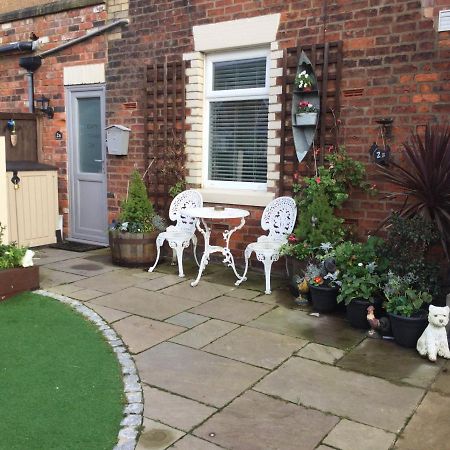 Leafy Lytham Central Lovely Ground Floor 1 Bedroom Apartment With Private Garden In Lytham Dog Friendly リザム・セント・アンズ エクステリア 写真