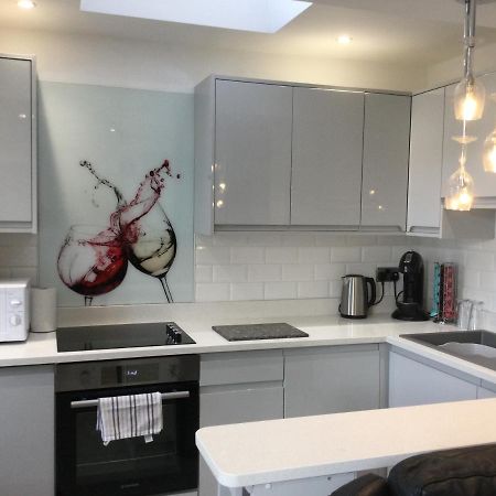 Leafy Lytham Central Lovely Ground Floor 1 Bedroom Apartment With Private Garden In Lytham Dog Friendly リザム・セント・アンズ エクステリア 写真