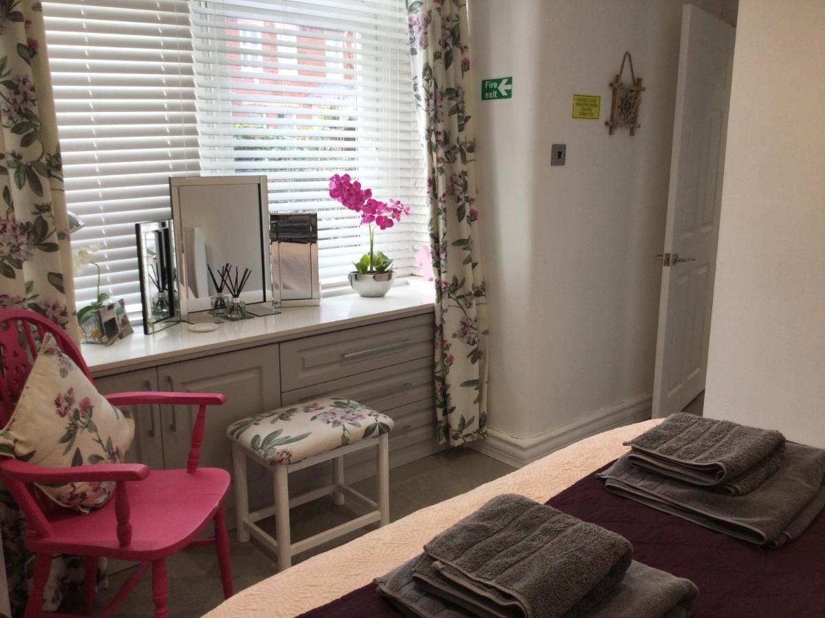 Leafy Lytham Central Lovely Ground Floor 1 Bedroom Apartment With Private Garden In Lytham Dog Friendly リザム・セント・アンズ エクステリア 写真